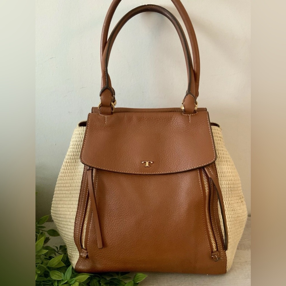 TORY BURCH LARGE HALF MOON STRAW
SHOULDER BAG